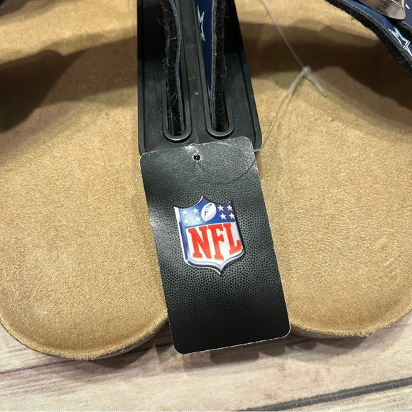 NWT! Dallas Cowboys Sandals - Picture 5 of 7